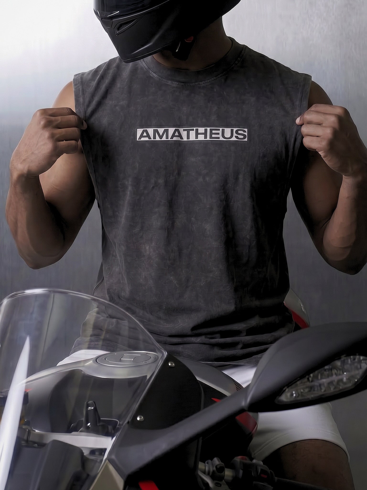 AMATHEUS Essential Cotton Sleeveless Shirt